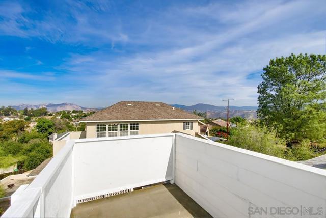 131 Scenic Dr, El Cajon CA: https://media.crmls.org/mediaz/2c2ae9cd-61ff-49d1-890e-f90f884b52bf.jpg