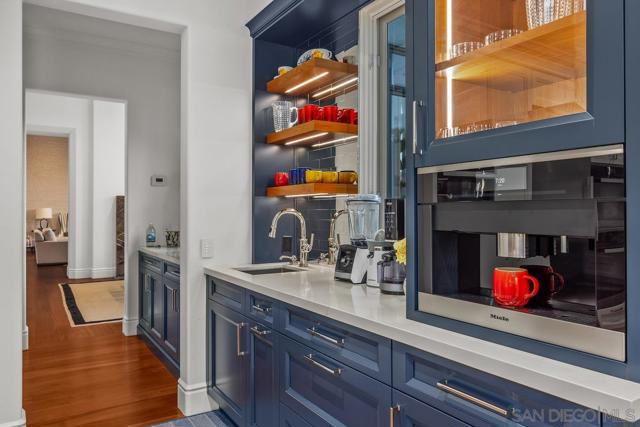 16590 Calle Familia, Rancho Santa Fe CA: https://media.crmls.org/mediaz/2c2b561a-0186-4a68-8209-b43a5c774fef.jpg