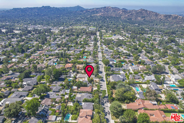 4804 La Canada Boulevard, La Canada Flintridge CA: https://media.crmls.org/mediaz/2c2c811d-c105-41af-89f8-95bff4bb2560.jpg