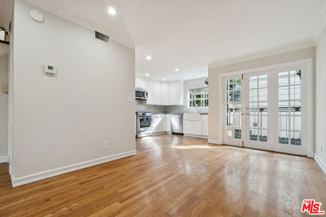 880 Hilldale Avenue, West Hollywood CA: https://media.crmls.org/mediaz/2c2d2e0c-9591-441d-89b4-bed29c10bfb5.jpg