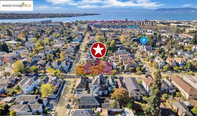 897 Oak Street, Alameda CA: https://media.crmls.org/mediaz/2c2d8a89-05cf-4868-9bb3-715fa4d97e66.jpg