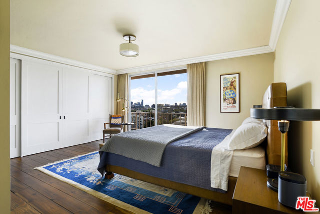 100 S Doheny Drive, Los Angeles CA: https://media.crmls.org/mediaz/2c2daa5b-bd0f-4145-a6d7-9fe81ed2bffa.jpg