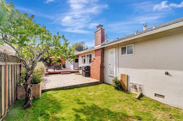2261 Whitman Way, San Bruno CA: https://media.crmls.org/mediaz/2c2de0a8-0719-4b47-8025-ba0911caf870.jpg