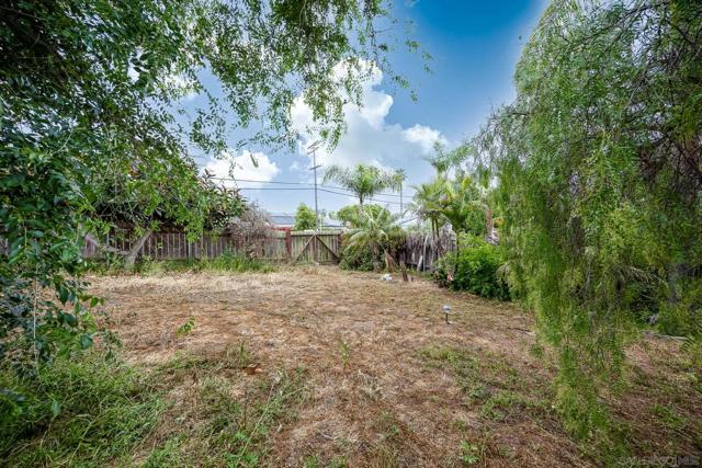 890 Capri Rd, Encinitas CA: https://media.crmls.org/mediaz/2c2e218e-aee8-4494-841c-9dc5630e0335.jpg