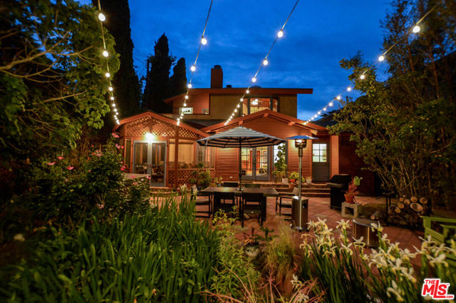 11136 Lucerne Avenue, Culver City CA: https://media.crmls.org/mediaz/2c2e723b-f1b7-41f8-86c6-1053fb36d5de.jpg