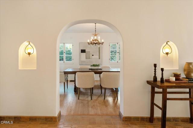 Detail Gallery Image 16 of 69 For 1110 E Mountain St, Glendale,  CA 91207 - 4 Beds | 3 Baths