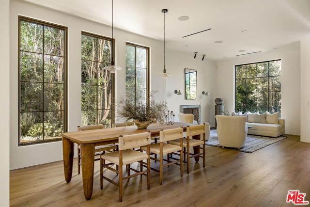 4209 Vantage Avenue, Studio City CA: https://media.crmls.org/mediaz/2c2e93f3-f1e7-4465-9473-da255f9b35c6.jpg