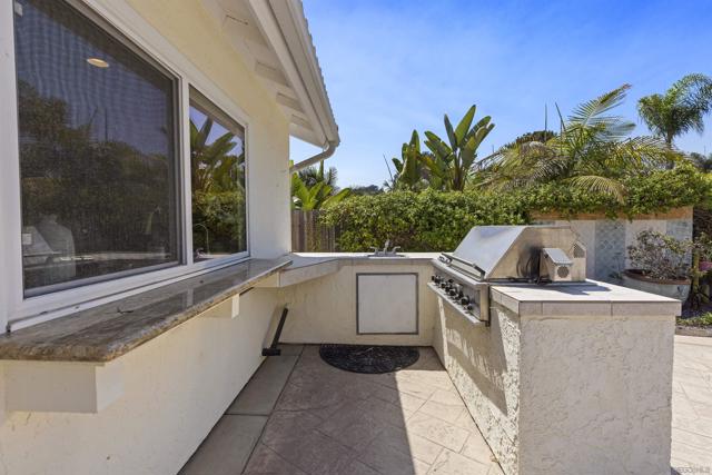 1510 Orangeview Dr, Encinitas CA: https://media.crmls.org/mediaz/2c2f2ac3-c280-46c5-891a-506887a7db54.jpg