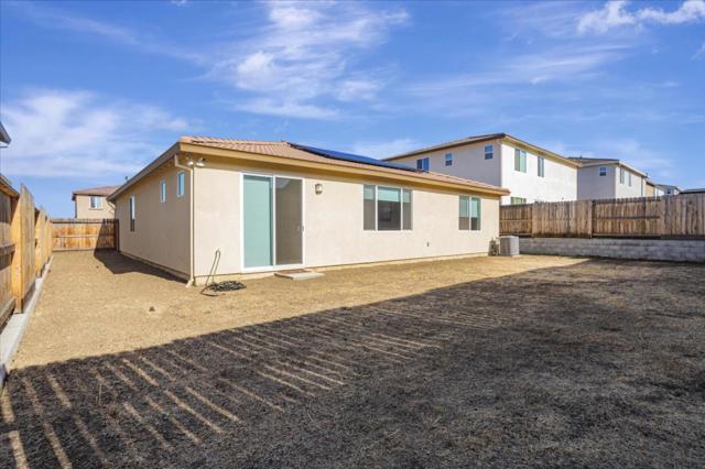 2051 Rosewood Drive, Hollister CA: https://media.crmls.org/mediaz/2c2f65db-8268-47d6-808c-86dba65a881d.jpg