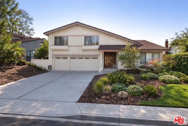 2433 Flintridge Drive photo 1