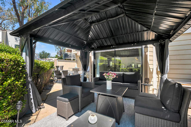 1218 S Westlake Boulevard, Westlake Village CA: https://media.crmls.org/mediaz/2c300efd-2552-4a03-8980-d2ccb33cfb68.jpg