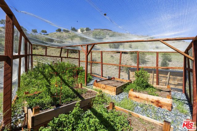 31830 Lobo Canyon, Agoura Hills CA: https://media.crmls.org/mediaz/2c301737-434f-4fbe-bfc2-bd4c82e379aa.jpg