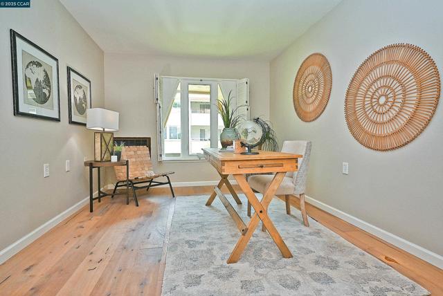 3434 Tice Creek Dr, Walnut Creek CA: https://media.crmls.org/mediaz/2c302832-a6ad-4cd1-9cb2-e653cf41d2d4.jpg