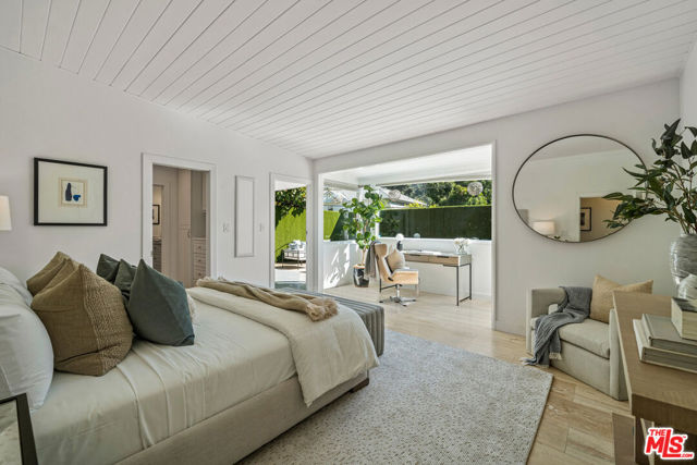 9614 Heather Road photo 1