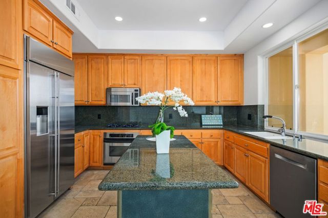 6436 Lunita Road, Malibu CA: https://media.crmls.org/mediaz/2c30ad14-a0b5-4089-acb3-58dcfb923f4f.jpg
