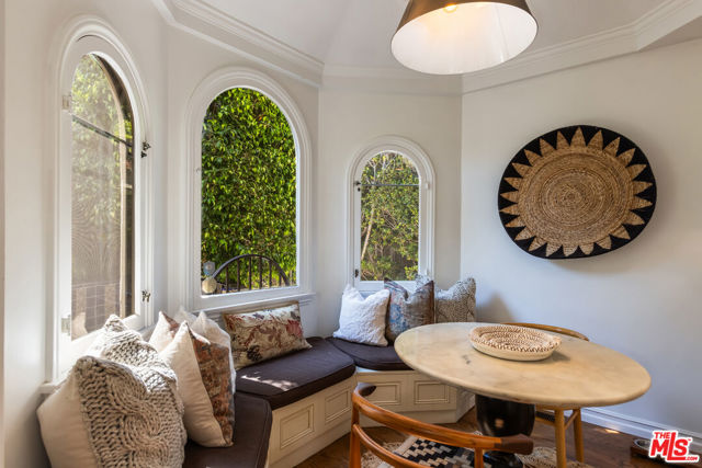 724 N Spaulding Avenue, Los Angeles CA: https://media.crmls.org/mediaz/2c30ba9d-3400-419b-ba9d-388346c69870.jpg