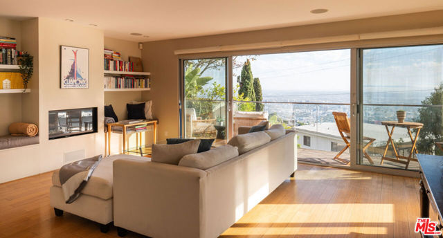 2158 Sunset Plaza Drive, Los Angeles CA: https://media.crmls.org/mediaz/2c3223d9-195f-40d1-92f4-9309b21c19af.jpg