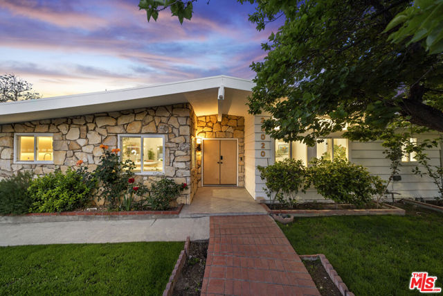 23020 Lita Place, Woodland Hills CA: https://media.crmls.org/mediaz/2c32c069-7148-473d-9a79-cab234bac9d4.jpg
