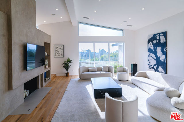 3423 Scadlock Lane, Sherman Oaks CA: https://media.crmls.org/mediaz/2c32ff33-9611-4773-9446-aac891d84f38.jpg