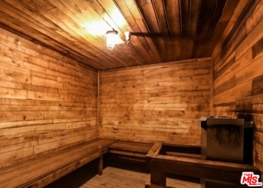 https://media.crmls.org/mediaz/2c33b90e-642e-4668-8583-0e47d4e19d72.jpg?preset=X-Large
