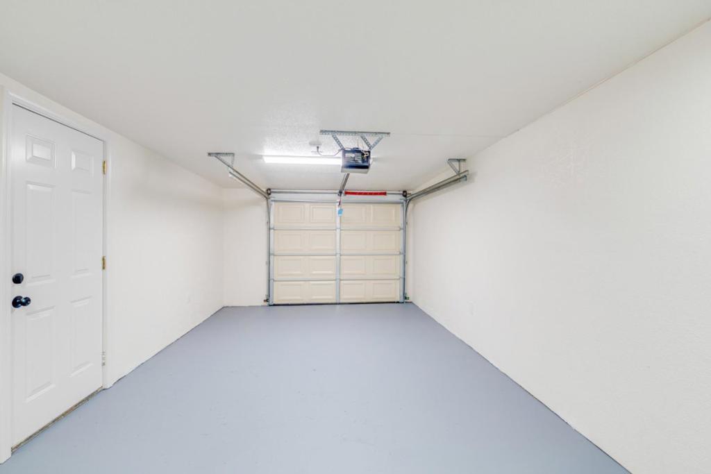 https://media.crmls.org/mediaz/2c34154a-7383-4c7a-8fde-9c071ab6d519.jpg?preset=X-Large