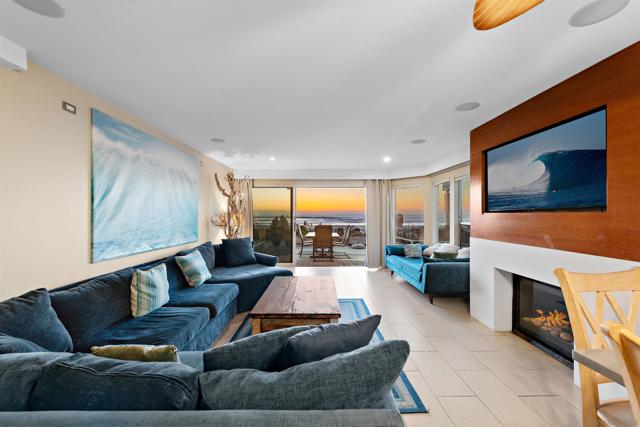 2965 Ocean Front Walk, San Diego CA: https://media.crmls.org/mediaz/2c342dd0-9c05-4b44-a3cd-fdbe1676180e.jpg