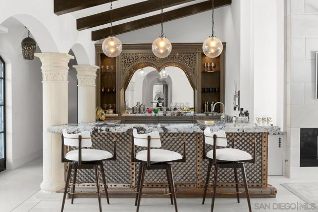16304 Via De Santa Fe, Rancho Santa Fe CA: https://media.crmls.org/mediaz/2c343822-5bf3-49e4-b422-9035b25a8fa3.jpg