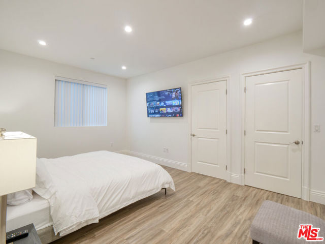 8700 Chalmers Drive, Los Angeles CA: https://media.crmls.org/mediaz/2c343df1-1b19-4991-af04-758903ec5cd8.jpg