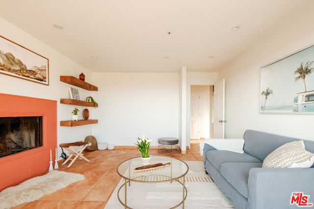 3029 Sequit Drive, Malibu CA: https://media.crmls.org/mediaz/2c346b0b-cb81-4dad-a371-8abfb3e65ce7.jpg