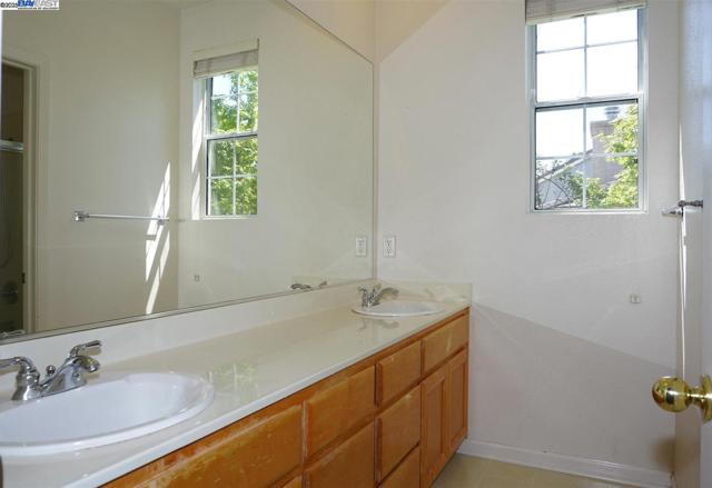 30278 Willowbrook Rd, Hayward CA: https://media.crmls.org/mediaz/2c34c739-6916-4cce-b495-d25bd2a5b05a.jpg