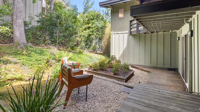 760 La Mesa Drive, Portola Valley CA: https://media.crmls.org/mediaz/2c3529c0-440a-4f50-886e-ebce2943e23e.jpg