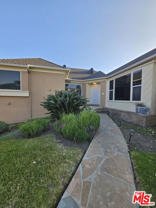 4512 Chasar Place, Los Angeles CA: https://media.crmls.org/mediaz/2c365323-433a-4737-a81a-4b4609b9850f.jpg