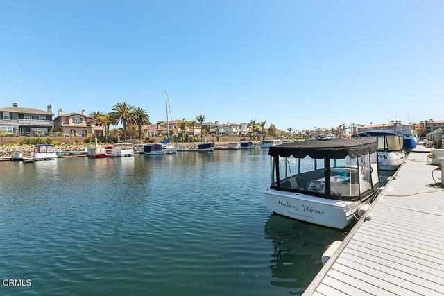 1464 Twin Tides Place, Oxnard CA: https://media.crmls.org/mediaz/2c37bc6f-d6a9-40f7-a486-37d730bde8f4.jpg