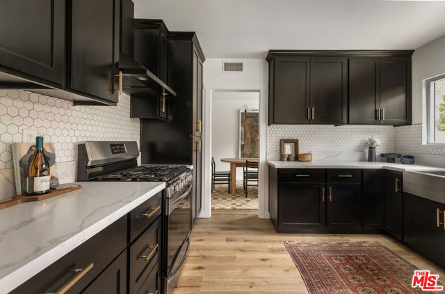 13123 Magnolia Boulevard, Sherman Oaks CA: https://media.crmls.org/mediaz/2c3830ca-539c-4991-9656-7e61c6bcc5b4.jpg