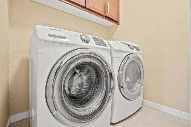 1141 Navigator Drive, Lathrop CA: https://media.crmls.org/mediaz/2c38737f-4be3-4fe9-a223-8e1186153b60.jpg