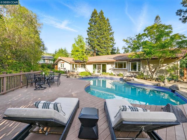1804 Piedras Circle, Alamo CA: https://media.crmls.org/mediaz/2c38e092-fa94-4971-902e-247d4be85406.jpg