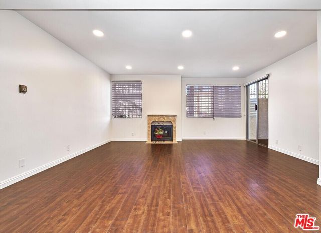 3315 Griffith Park Boulevard, Los Angeles CA: https://media.crmls.org/mediaz/2c3900d9-1907-4989-9639-3e68b0935afb.jpg