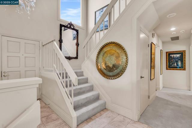 117 Alta Mesa Ct, Moraga CA: https://media.crmls.org/mediaz/2c39d94e-7cce-46f3-80c6-e3b037a717dd.jpg