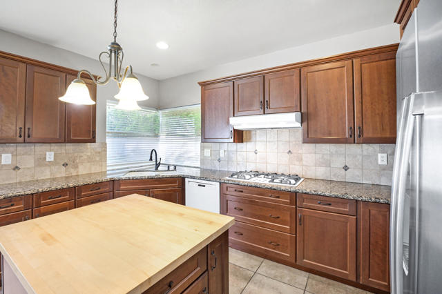 40180 Eastwood Lane, Palm Desert CA: https://media.crmls.org/mediaz/2c39fce3-2fb3-466e-b2b5-b4f859933bea.jpg