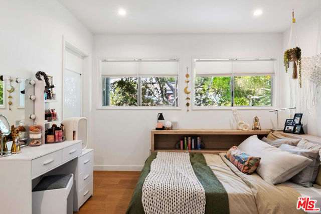 17237 Quesan Place, Encino CA: https://media.crmls.org/mediaz/2c3a0ca4-ffdf-4e0f-b25a-20ded7bbeef3.jpg
