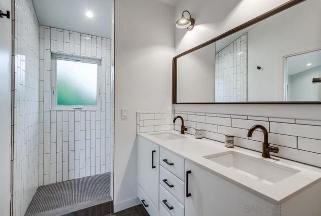 4471 Rolando Blvd, San Diego CA: https://media.crmls.org/mediaz/2c3a9263-945e-406e-a48e-4e66f78d9a33.jpg