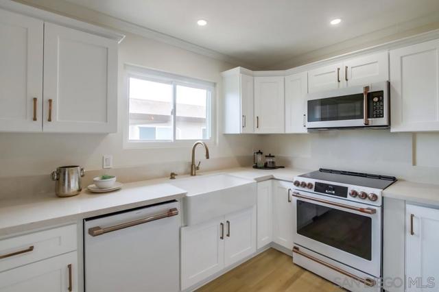 5370 La Jolla Blvd., La Jolla CA: https://media.crmls.org/mediaz/2c3a92af-df1e-44f4-86d4-1afcb160e2e9.jpg