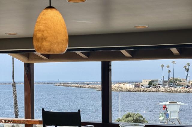 268 Sunset Drive, Oxnard CA: https://media.crmls.org/mediaz/2c3b0865-e781-4d6d-a904-8367e650e1f0.jpg