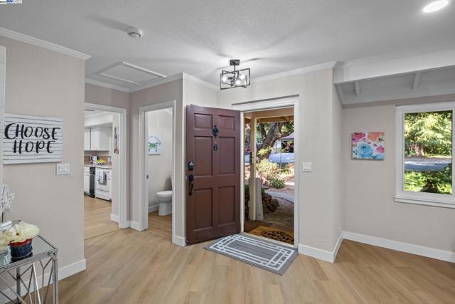 Image 6 of 47 For 6 Wanda Way  