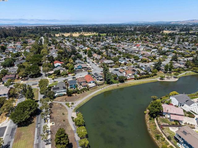 35344 Rutland Ct, Newark CA: https://media.crmls.org/mediaz/2c3b2c1e-9af6-41a6-b351-425aad9ae9b2.jpg
