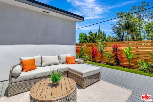 5730 Lasaine Avenue, Encino CA: https://media.crmls.org/mediaz/2c3b333a-a607-456b-b9e6-e1e62dc2061a.jpg