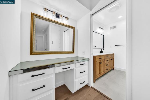 205 Castle Hill Ranch Rd, Walnut Creek CA: https://media.crmls.org/mediaz/2c3b4314-d8e9-479c-ab5e-53a64f9f3816.jpg