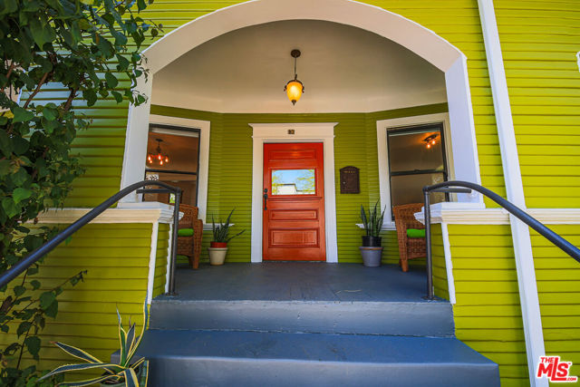 132 N Avenue 57, Los Angeles CA: https://media.crmls.org/mediaz/2c3b7aeb-723e-44bf-8b86-2f29931c9545.jpg