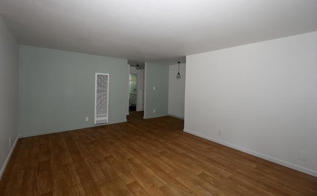 1124 Hollywood Avenue, Oakland CA: https://media.crmls.org/mediaz/2c3b8d24-6d21-411e-a5e6-25e266443c2c.jpg