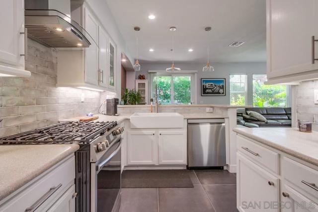 1184 Highbluff Ave, San Marcos CA: https://media.crmls.org/mediaz/2c3bec2b-9984-4060-af1f-55e9d85673bd.jpg